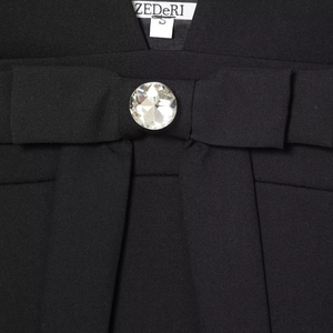 Vestito corto nero sexy senza maniche con scollo a V profondo e fiocco di cristallo