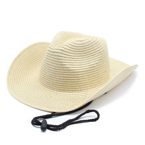 Dettaglio della trama del cappello da cowboy in paglia beige con cordino nero regolabile
