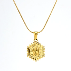 Collier en acier inoxydable plaqué or 18k avec pendentif hexagonal et lettre W embossée