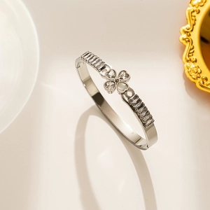 Elegant silver titanium steel bracelet with sparkling zircons and clover motif design