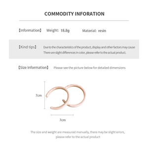 Detailed size chart for resin C-shape earrings showing 7cm dimensions and 18.8g weight