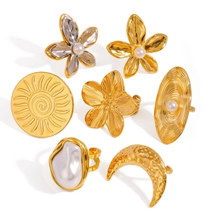 7-piece vintage gold stainless steel ring set with pearls and celestial flower motifs