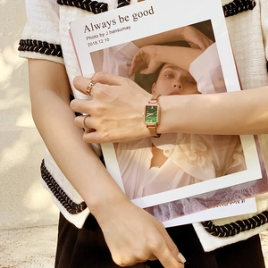 Elegant rose gold square watch with green dial and matching geometric gold rings set