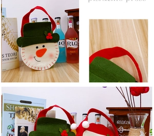 Detail van vilten kerstcadeauzakjes met kerstman en sneeuwpop en 3D-accenten
