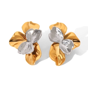 Two-tone heart-shaped flower earrings in gold and silver stainless steel minimalist design