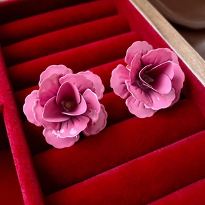 Boucles d'Oreilles Clous Fleur Rose 3D Doux pour Femmes Alliage Vintage Pétale de Rose avec Tige en Argent Bijoux Élégants Navette
