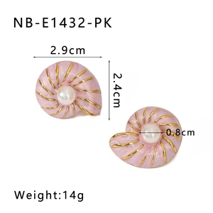 Pink shell earrings with pearls and gold details, dimensions and weight listed