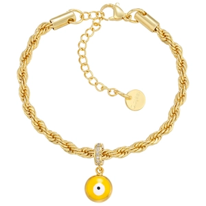 Détail macro du bracelet en maille torsadée dorée avec pendentif œil jaune et étiquette S.Steel