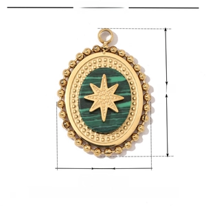 Détails et dimensions du pendentif étoile vintage en acier doré et pierre naturelle verte