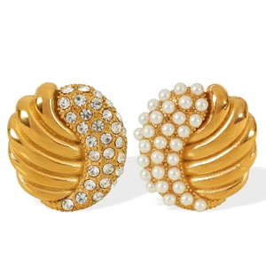 Elegant gold wing-shaped earrings featuring sparkling rhinestones and white pearls
