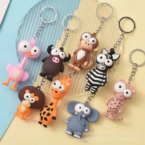 Vue détaillée de porte-clés animaux 3D colorés en silicone avec anneaux métalliques