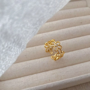 Elegant gold hollow flower ring in S925 sterling silver with sparkling zircon accents