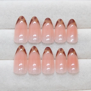 Faux ongles French leopard écaille de tortue forme amande avec finition brillante