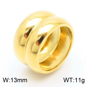 Detail van een 13mm brede gouden titanium stalen ring met 11g gewichtsspecificatie