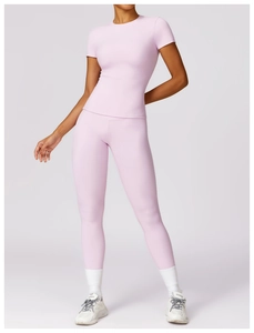 Detail of slim fit light pink yoga set with breathable fabric and seamless stitching