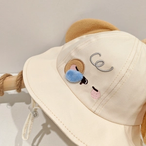 Chapeau bob bébé beige crème avec oreilles d'animaux et cordon de serrage réglable