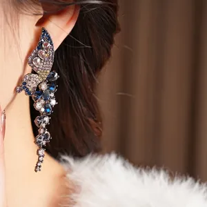 Boucles d'oreilles vintage fleurs avec cristaux colorés et longs glands sur fourrure