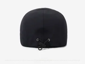 Vista posteriore del berretto da baseball blu navy ad asciugatura rapida con coulisse