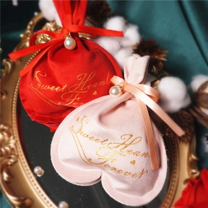 Romantic heart-shaped velvet drawstring bags with pearls for wedding and Valentine's gifts
