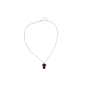 Collana con ciondolo a fungo vintage con perle bianche e catena argentata sottile