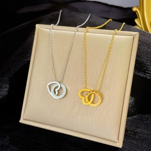 Collana In Acciaio Al Titanio Con Anelli Interbloccati A Cuore E Numeri Romani Gioielli Minimalisti Da Donna