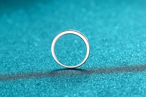 Macro shot of 925 silver moissanite band ring showing precise bezel setting craftsmanship