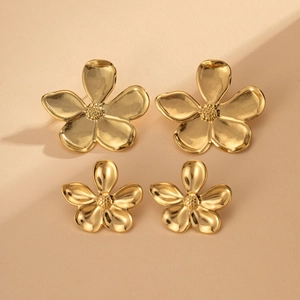French vintage gold plated titanium steel flower stud earrings set in two sizes