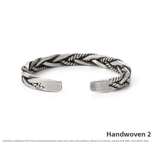 Detailansicht des handgefertigten geflochtenen Thai-Silberarmbands mit Vintage-Flechtmuster