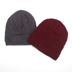 Two-pack men's slouchy knit beanies in dark grey and burgundy with diamond knit pattern