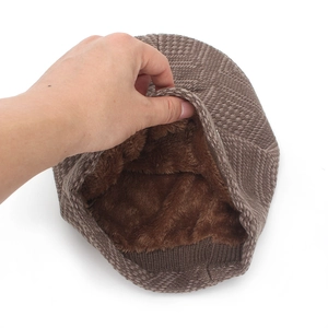 Men's brown knit beanie with thick fleece lining for cold protection and winter warmth
