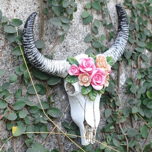 Bull Sheep Skull Wall Hanging Resin Floral Rose Succulent Ornament Bohemian Retro Animal Head Craft Decor Art