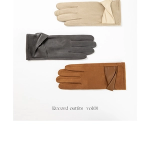 Gants en daim pour femmes présentés à plat en beige, gris foncé et marron élégant