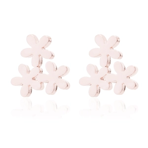 Eleganti orecchini a lobo a fiore in oro rosa con un design minimalista a tre fiori