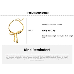 Vue détaillée du collier nœud doré avec mesures indiquant 16,7 cm et 7 cm de rallonge