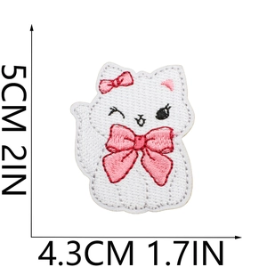 Close-up of white kitten embroidery patch with pink bow and dimensions 5x4.3cm