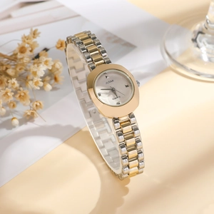 Elegante zweifarbige Edelstahl-Quarzuhr mit goldenem ovalem Gehäuse und Diamant-Indizes