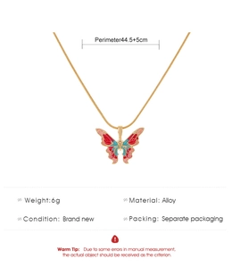 Detail of colorful butterfly necklace with dimensions 44.5+5cm and weight 6g specs