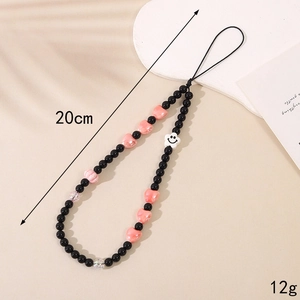 Dragonne de téléphone perlée avec perles noires, cœurs roses et fleurs, 20cm de long