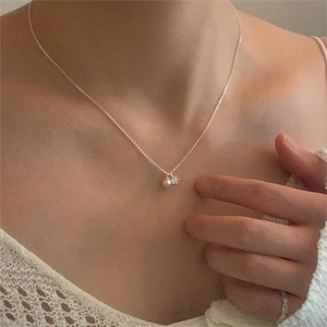 Elegant 925 sterling silver necklace with zircon and pearl pendant on female model