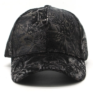 Casquette de baseball noire pour femme avec texture florale en relief et visière courbée