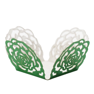 Boîte à bonbons vert émeraude découpée au laser avec motif de roses pour décoration mariage