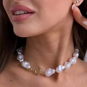 Baroque irregular pearl necklace with a gold OT toggle clasp for women