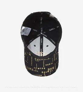 Détail de la doublure en coton et des coutures de la casquette de baseball noire imprimée