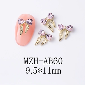 Vue détaillée du nœud en métal doré 9,5x11mm avec cristal cœur rose pour nail art