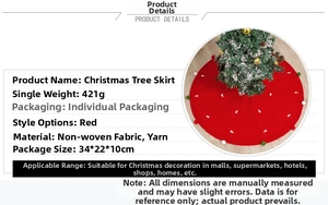 Détail du tapis de sapin de Noël rouge avec motifs blancs et pompons colorés