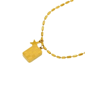 Collier en acier inoxydable doré avec pendentif en damier et breloque étoile dorée