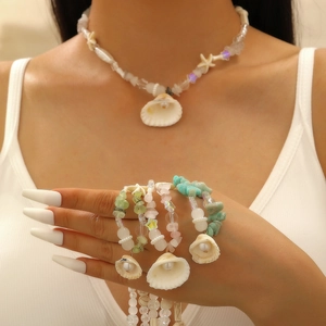 Set collana e bracciale stile spiaggia con conchiglie e perline colorate estive