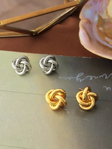 Polished S925 silver knot stud earrings in shiny gold and silver finishes for women
