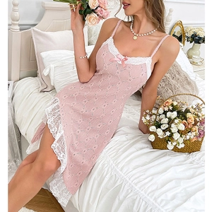 Nuisette élégante rose en dentelle avec nœud et bordure vintage blanche pour femme