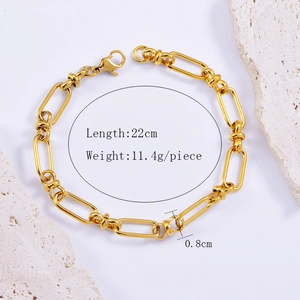 Detail view of gold hip-hop chain bracelet with 22cm length and 0.8cm width specifications